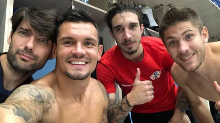 VIDEO Luda fe&scaron;ta Vatrenih: Srčani Lovren poveo slavlje u svlačionici, a zapjevale su se i 'Čavoglave'