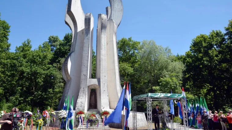 Kolinda i Plenković nisu do&scaron;li, a Bandića su okupljeni izviždali