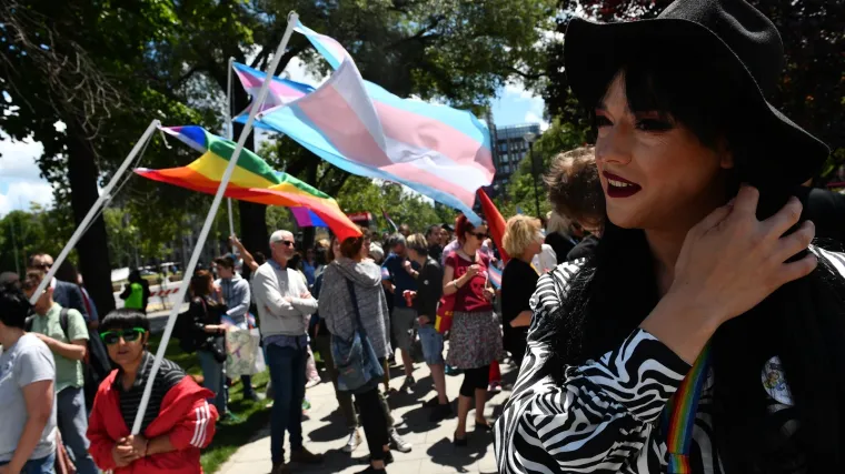 POČELA PARADA PONOSA U BEOGRADU: Pripadnici LGBT populacije okupili se i krenuli u prosvjednu &scaron;etnju prema Studentskom parku