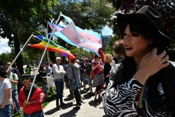 POČELA PARADA PONOSA U BEOGRADU: Pripadnici LGBT populacije okupili se i krenuli u prosvjednu šetnju prema Studentskom parku