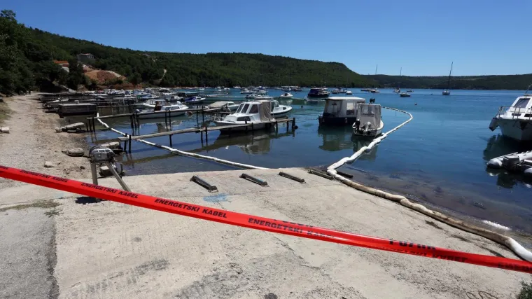 VIDEO, FOTO Zbogom sezono: Materijalna &scaron;teta ekolo&scaron;kog incidenta u Ra&scaron;kom zaljevu mjerit će se u milijunima