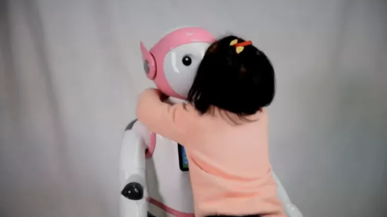 Android od ne&scaron;to manje od 9 tisuća kuna priče viceve i daje lekcije iz matematike