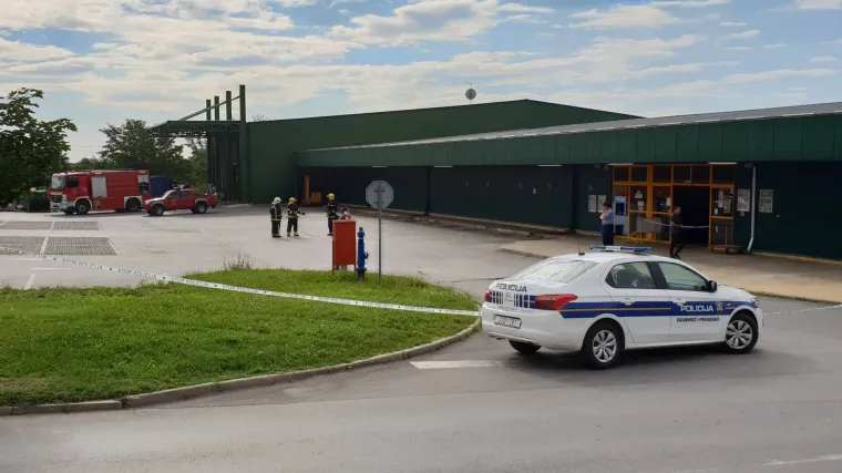 FOTO Požar uni&scaron;tio svu robu u velikom trgovačkom centru: Planula vaga, a vatra se pro&scaron;irila na druge uređaje