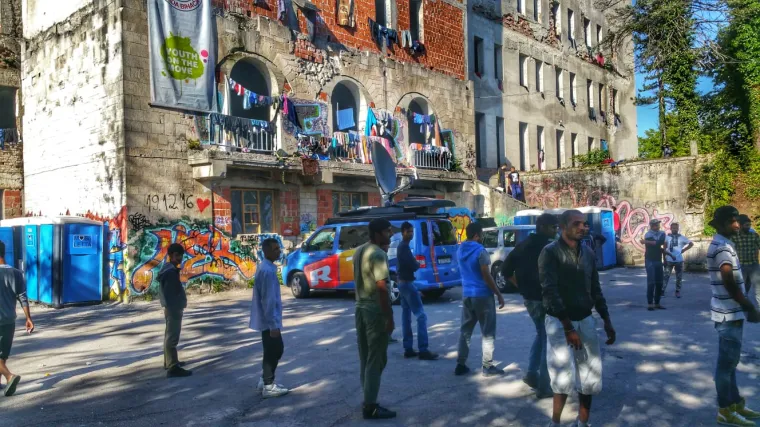 Situacija sve ozbiljnija: RTL Danas u kampu u Bihaću u kojem broj migranata konstantno raste!