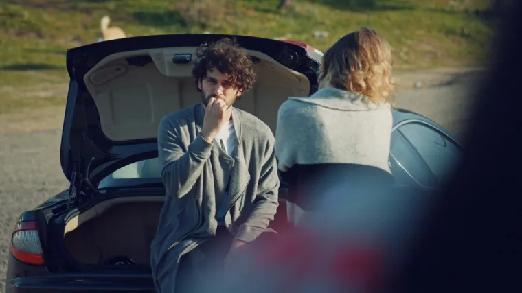 Kerim i Hulija se sve vi&scaron;e zbližavaju. Odnos im remete Džem i Filiz (Djevojka sa sela)