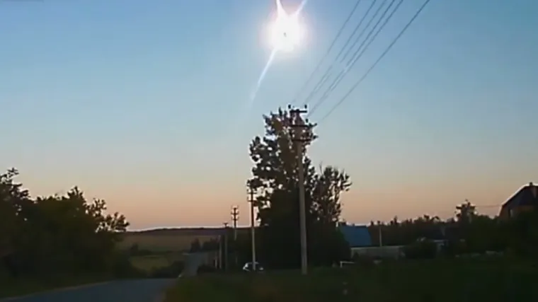 Kamera snimila pad 'vatrene lopte' nad Rusijom