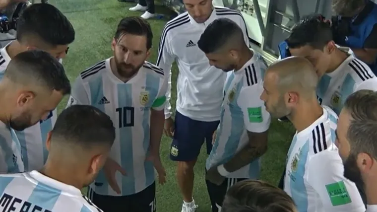 VIDEO Messi u očaju preuzeo izborničku palicu: Pogledajte kako je tijekom pauze motivirao suigrače