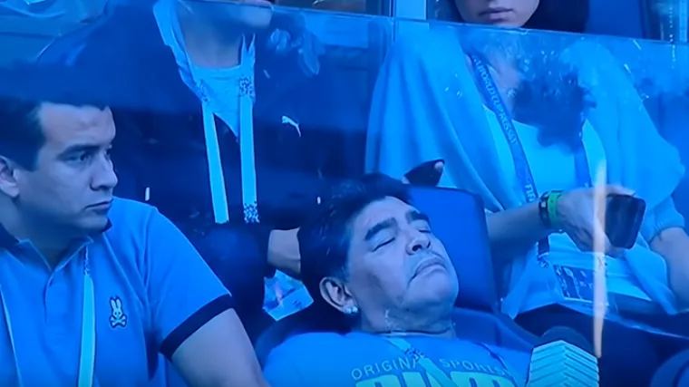 VIDEO Svijet se ne može načuditi cirkusu Maradone: Tijekom utakmice protiv Nigerije malo i prespavao