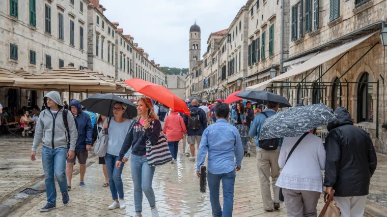 I danas ki&scaron;a u većini Hrvatske, evo kad možemo očekivati povratak ljeta