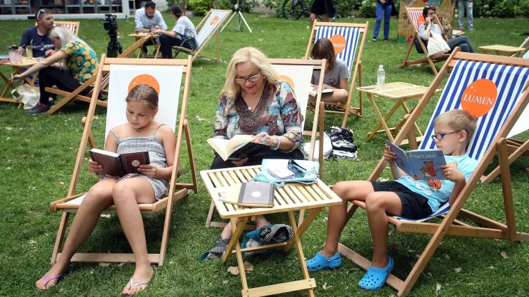Glazbene večeri i happy hour popusta na knjige: Park Zrinjevac ponovo postaje plaža s morem knjiga
