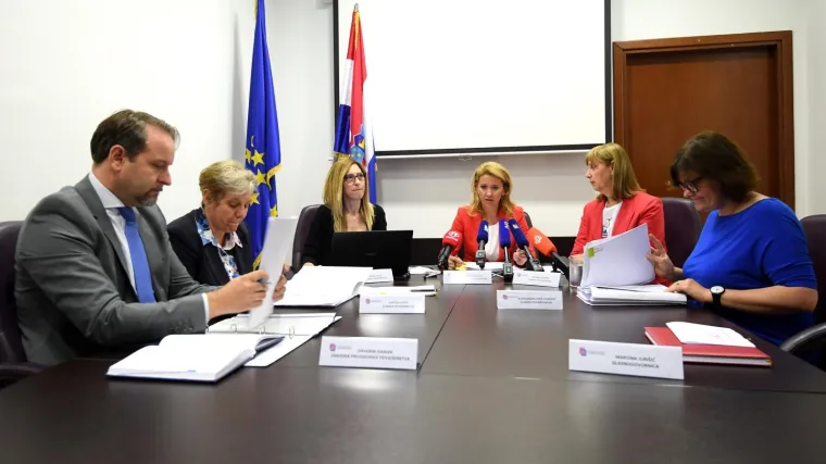 Povjerenstvo za odlučivanje o sukobu interesa raspravlja o predsjednici, Plenkoviću, Petrovu i Pupovcu