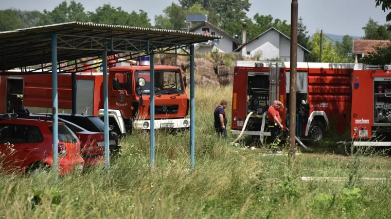 U garaži montirao eksploziv i bacio ga susjedu