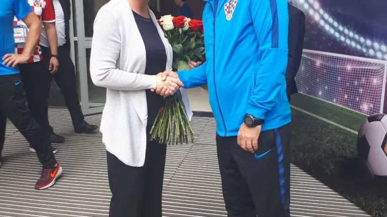 Predsjednica stigla u Rusiju i posjetila igrače: 'Prognoziram 3-1 za nas'
