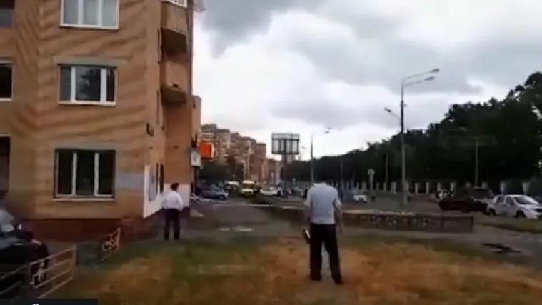 Naoružani napadač drži taoce u trgovini, za pu&scaron;tanje na slobodu traži 300.000 rubalja?