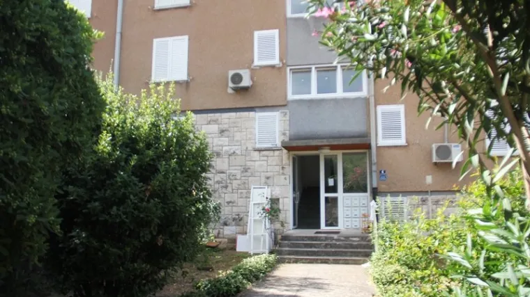 Ogorčeni susjed: Čovjek je danima ležao mrtav, sustav je zakazao