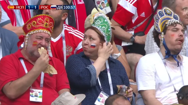 Najhladnokrvniji navijački trojac u povijesti 'Trojac s koko&scaron;nikima' bodrit će Rusiju i protiv Vatrenih