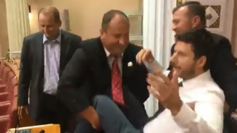 'Kidat ću mu živce sve dok mi ne dopusti da slobodno govorim'