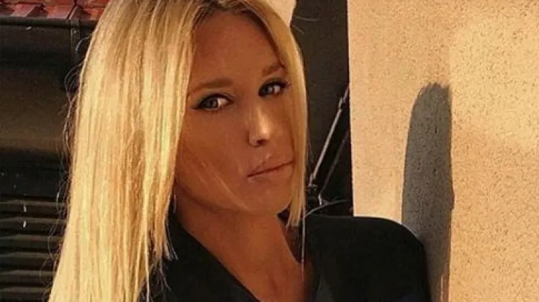 Seksi plavu&scaron;a ispod dresa ne nosi ni&scaron;ta, pogledajte &scaron;to poručuje Vatrenima