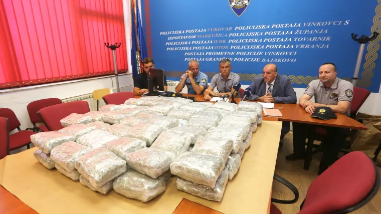 Djedica diler: Nijemac (74) na Bajakovu 'pao' s 38 kila marihuane