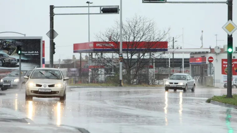 HAK upozorava na mokre i skliske kolnike: Na zagrebačkoj obilaznici do&scaron;lo do prometne nesreće