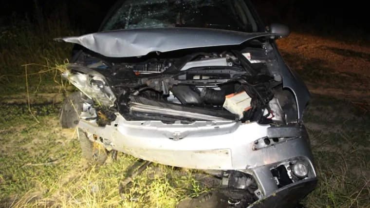 Automobil sletio u odvodni kanal u Slobodnici, dvoje teško ozlijeđenih