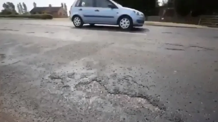 Gume potonule u asfalt, deseci vozila o&scaron;tećeni u topljenju ceste u Australiji