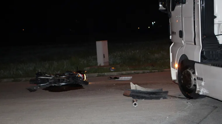 FOTO Stravična nesreća u Požegi: Otac dvoje djece motorom se zabio u &scaron;leper i poginuo na mjestu