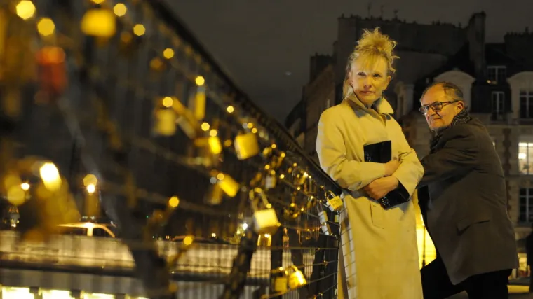 Drama Zaljubljeni u Parizu priča je o bračnom paru koji odlazi u Pariz proslaviti trideset godina zajedničkog života