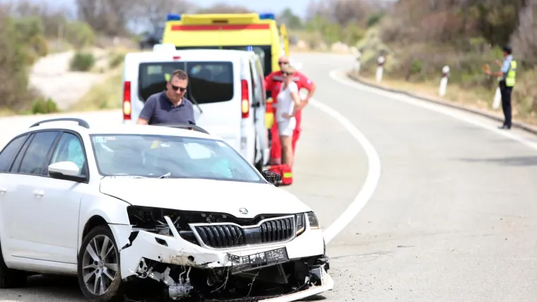 Te&scaron;ka prometna nesreća u Posedarju: U sudaru tri automobila jedna osoba poginula