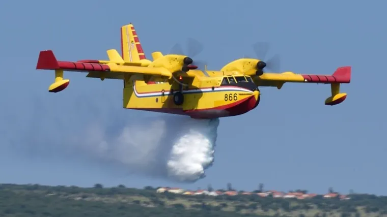 Dva Canadaira gasila požar u Parku prirode Telaščica