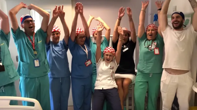 Djeca i bolničko osoblje za Vatrene: Osim pobjede poručili su im jo&scaron; ne&scaron;to