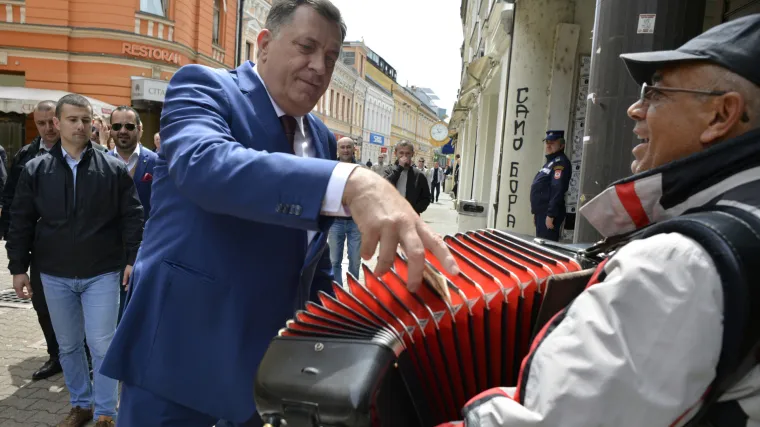 'Tu ima neka granica koja je privremena. Dodik će se sa svima nama potruditi da je izbri&scaron;emo'