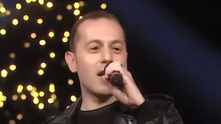 Obožava heavy metal: Kako to izgleda kad nogometni sudac zapjeva