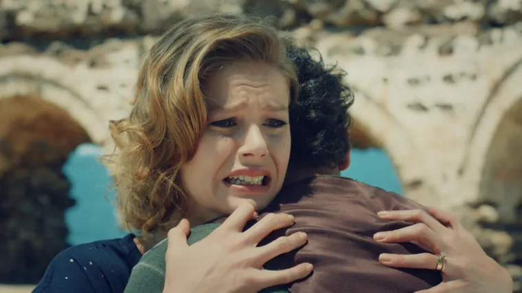 Hulija pomaže Mahiru u potrazi za Eminom koja je oteta (Djevojka sa sela)