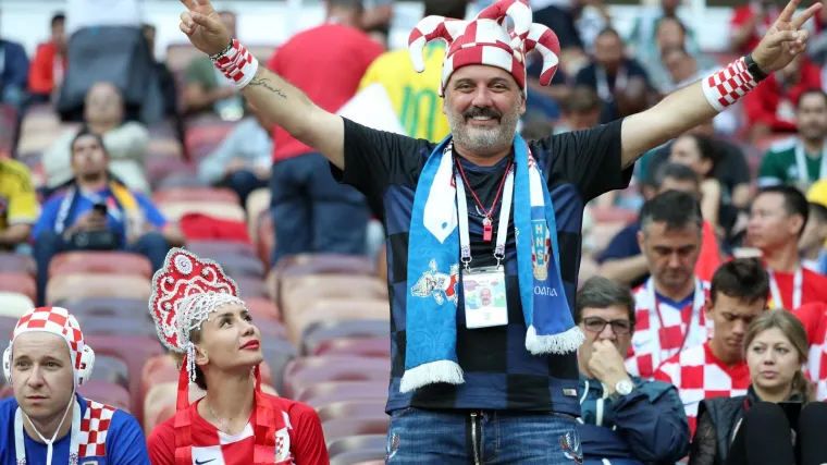 Pjevač sa suprugom navija za Vatrene iz prvog reda u Moskvi