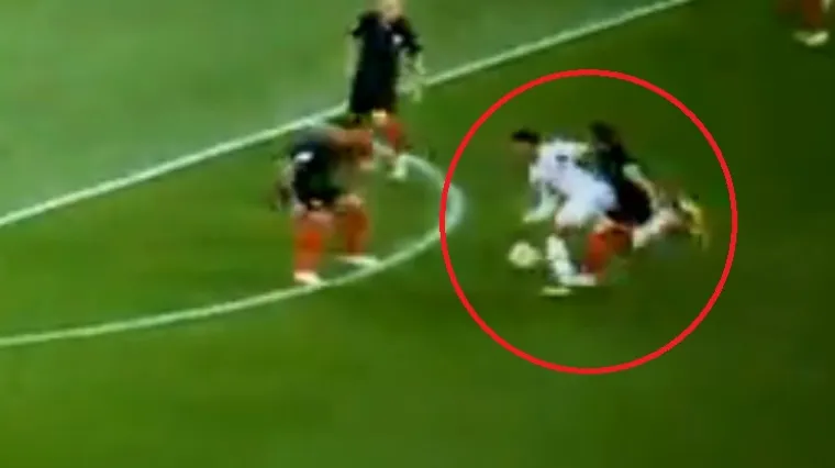 Ovo je sporni prekr&scaron;aj Modrića nakon kojeg su Englezi poveli i bacili Vatrene na koljena