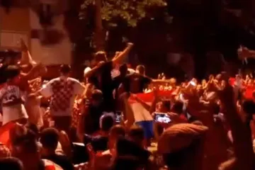 VIDEO Sramota: Dječak na obljetnicu genocida pobjedu Hrvatske proslavio uz povik 'Nož, žica, Srebrenica'