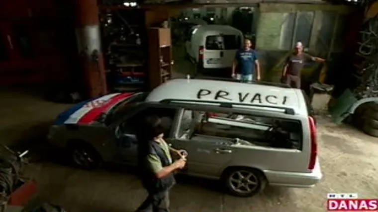 U čast pobjede Hrvatske usred Zagreba zavrtio janjce i odojka: 'Za finale ćemo okretati telca'