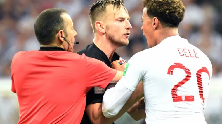 Pogledajte s kakvim se zdravstvenim problemima Rakitić sinoć nosio