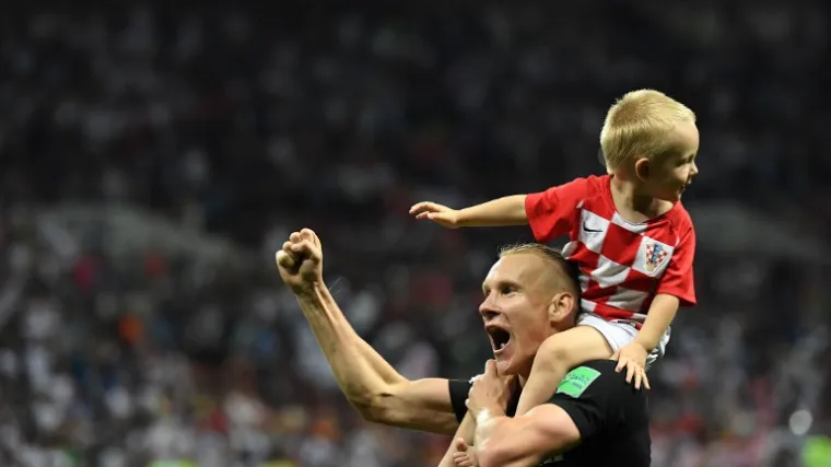 'Nije pametno mije&scaron;ati politiku i nogomet'