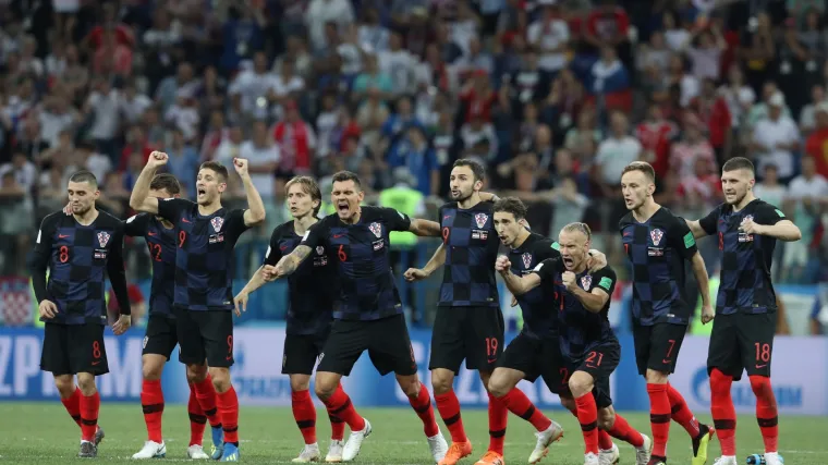 Zemlja u kojoj kapetanu prijeti zatvor, čiji je nogometni moćnik u bijegu, iz koje ljudi svakodnevno odlaze - To je Hrvatska