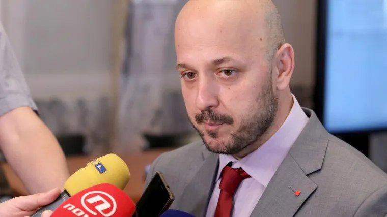 'Maras je postupio mimo pravila, izvanredni izbori &scaron;tetili bi stranci'