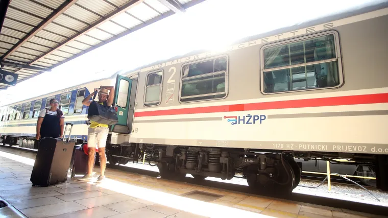 HŽ u ponedjeljak zbog dočeka Vatrenih daruje 50 posto popusta za sve vlakove u smjeru Zagreba
