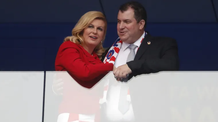 FOTO Predsjednica i njen suprug gledaju utakmicu zajedno s Macronom i suprugom