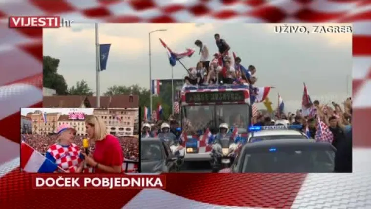 Vatrena 77-godi&scaron;nja navijačica na Trgu odu&scaron;evila naciju: 'Nitko mi ne smeta, uživam o ovome, volite se svi!'