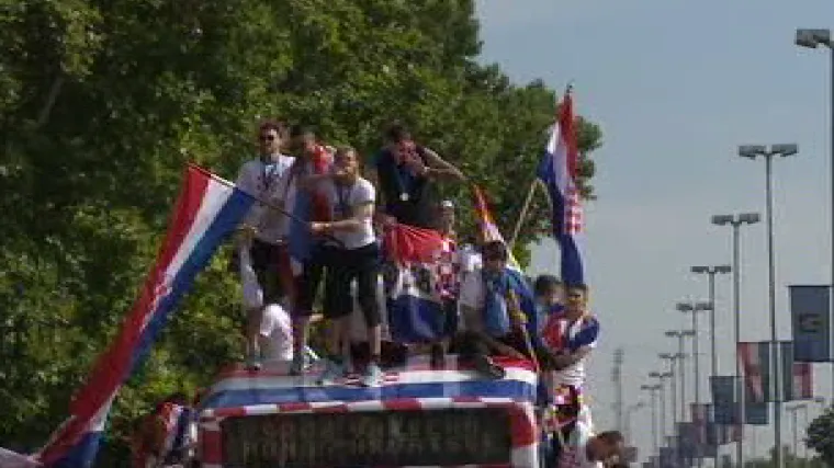 VIDEO Reprezentativci u transu: Vida zaustavljao autobus i napravio pravu ludnicu s navijačima