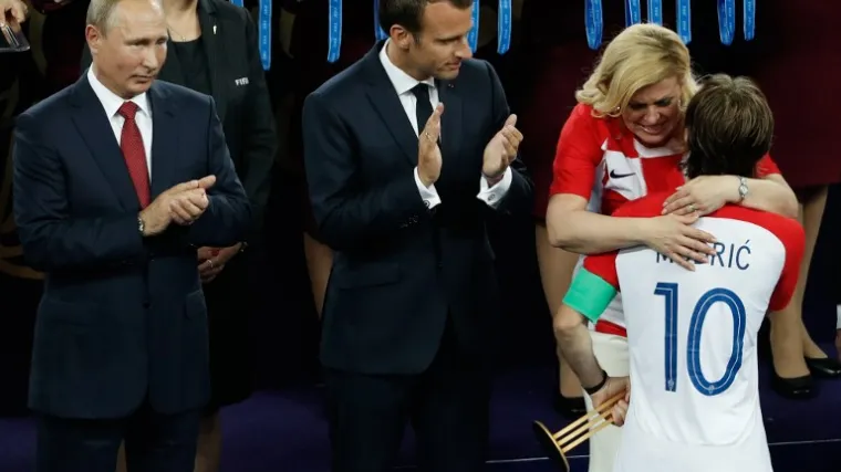 'Pronađite nekoga tko će vas grliti kao &scaron;to Kolinda grli Modrića'