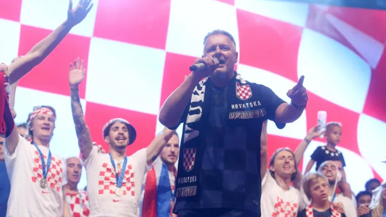 'Rakitić pozira s fa&scaron;ističkim rokerom'