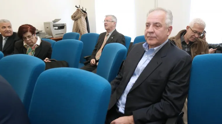 Sanader se pojavio na sudu, a roči&scaron;te zbog slučaja INA-MOL odgođeno do rujna