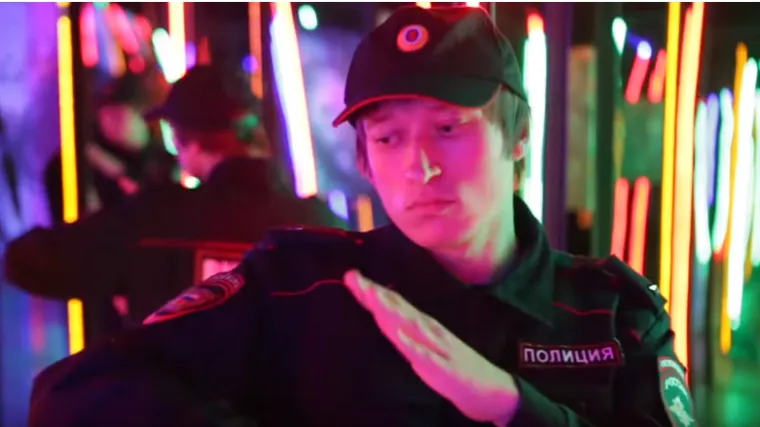 'Policajci se ljube pod oblacima': kontroverzne ruske feministkinje Pussy Riot objavile pjesmu o miroljubivom policajcu